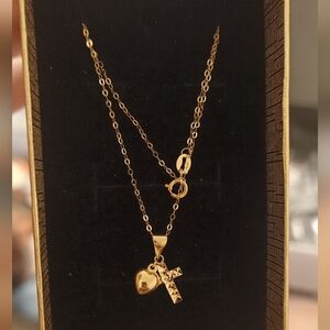 18k SAudi Gold Cross Heart Pendant With Chain Tauco Chain Lightweight Only Per P